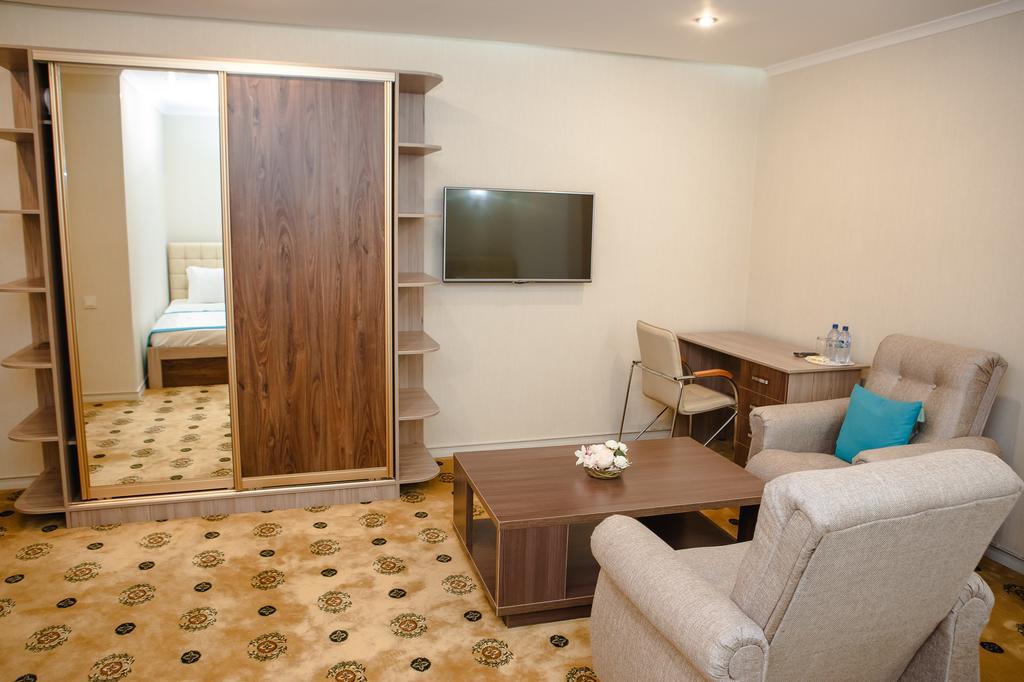 Luxury House Hotel Shymkent Eksteriør billede