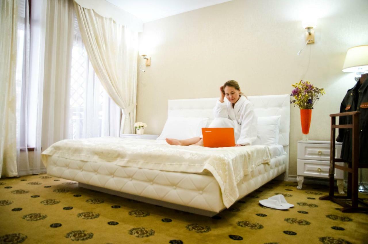 Luxury House Hotel Shymkent Eksteriør billede