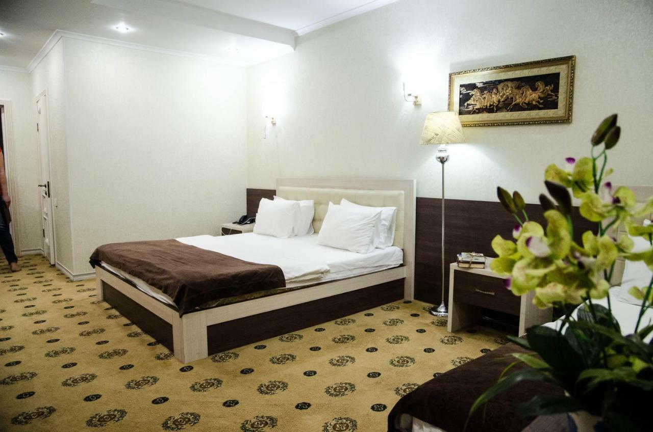 Luxury House Hotel Shymkent Eksteriør billede